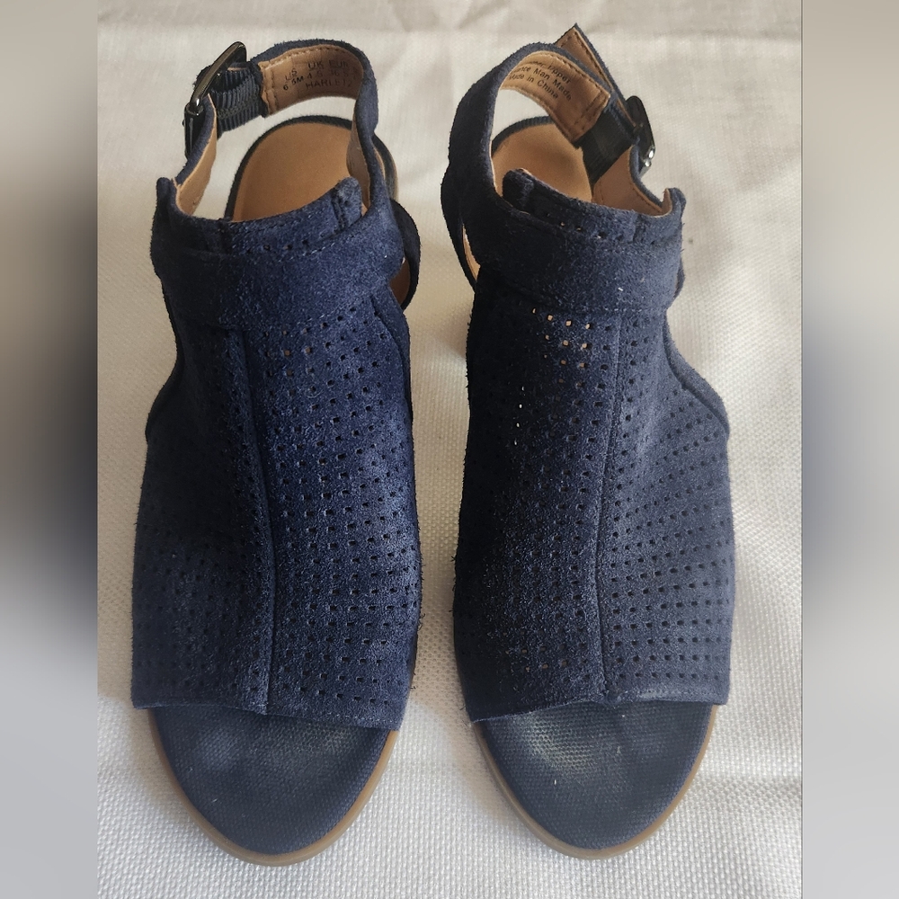 Navy suede Size 6.5 FrancoSarto